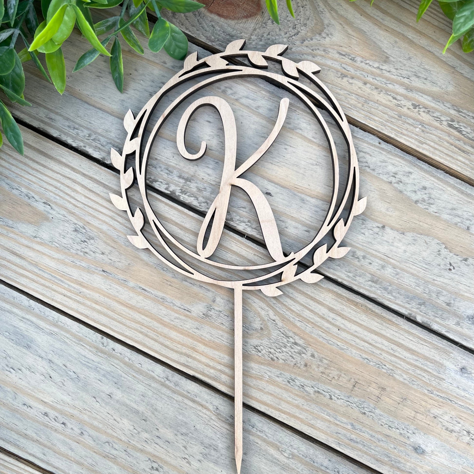 Custom Initial Wreath Cake Topper - Personalized Wedding Decor
