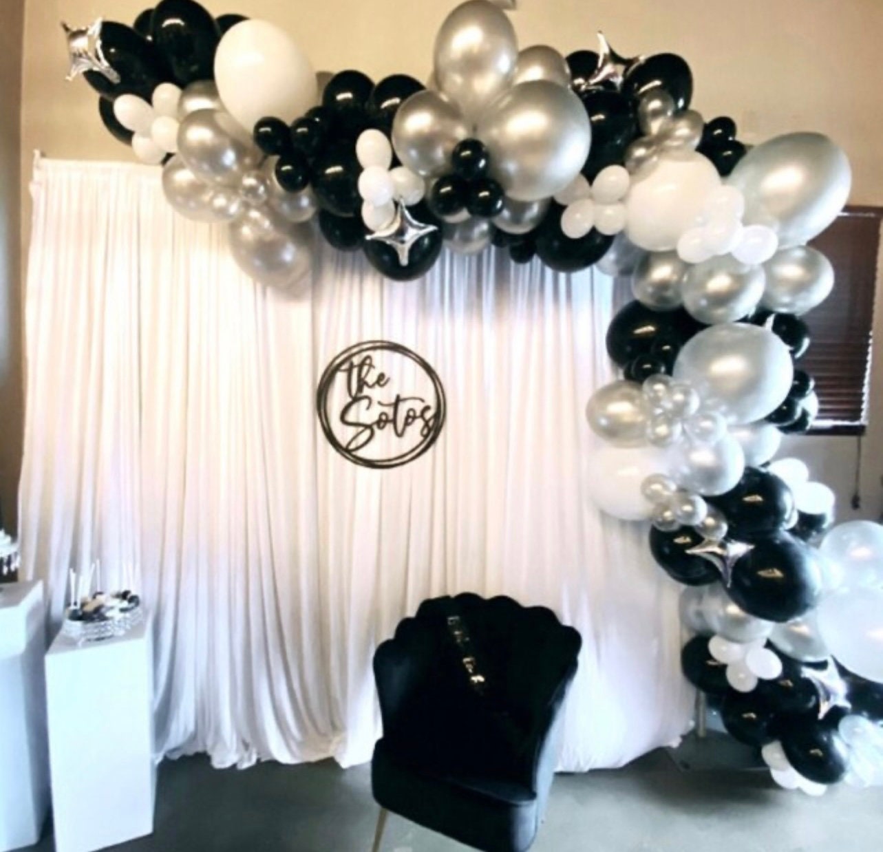 Wedding Backdrop Decor - Last Name Sign Circle - Hedge Wall Sign - Wedding Gift Idea with Custom Family Name