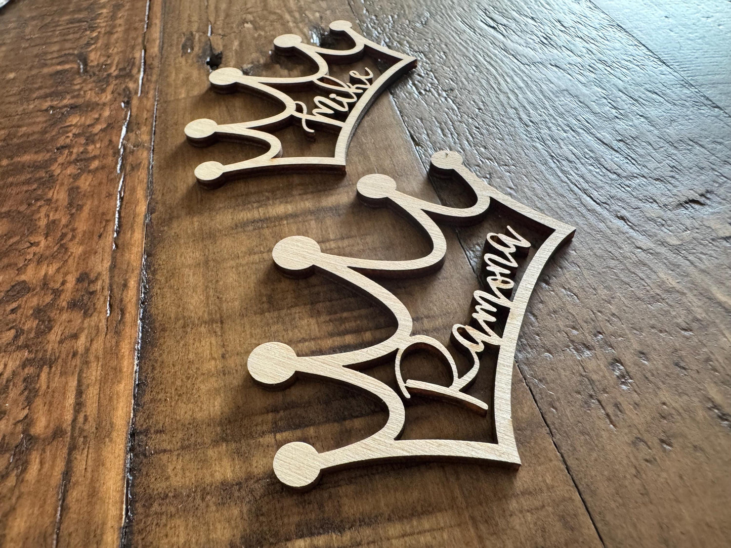 Custom Wood Crown Place Cards - Royal Wedding Fairytale & Quinceañera Personalized Name Cards