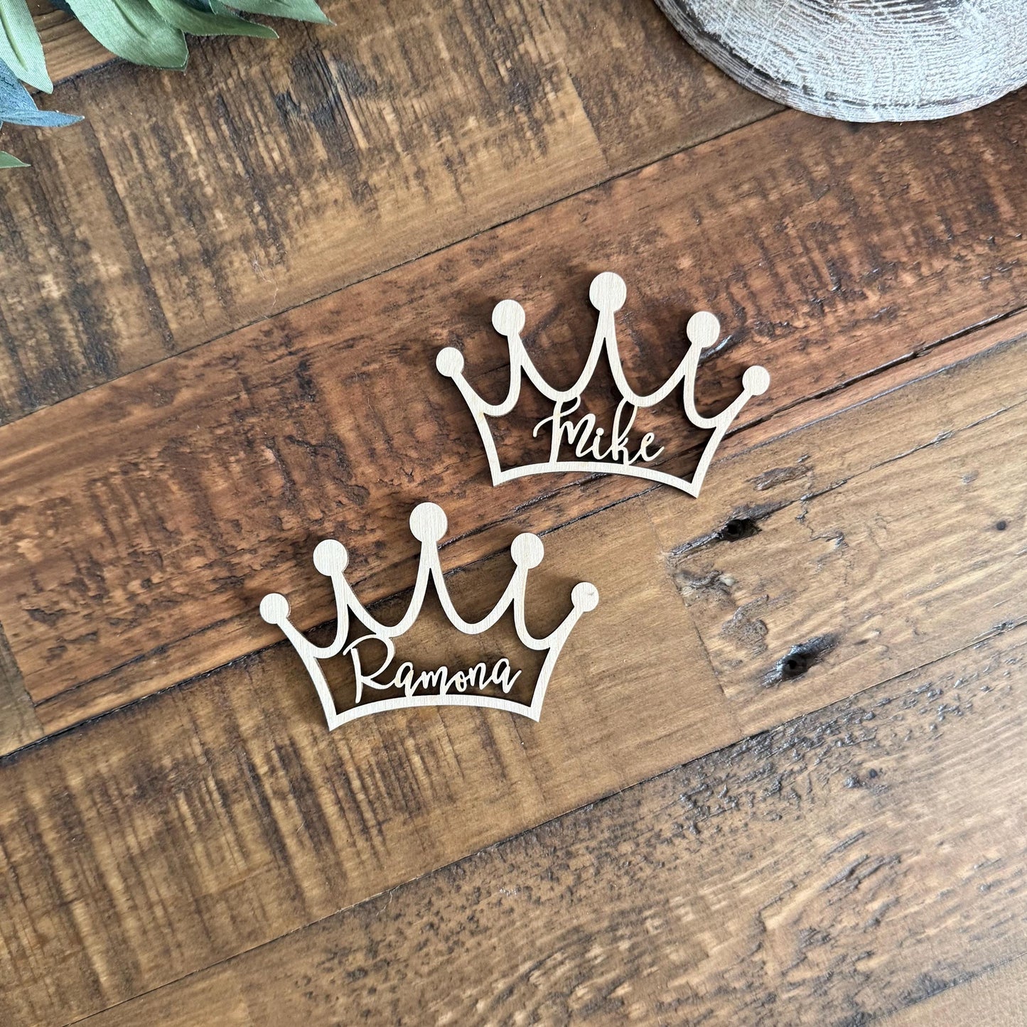 Custom Wood Crown Place Cards - Royal Wedding Fairytale & Quinceañera Personalized Name Cards