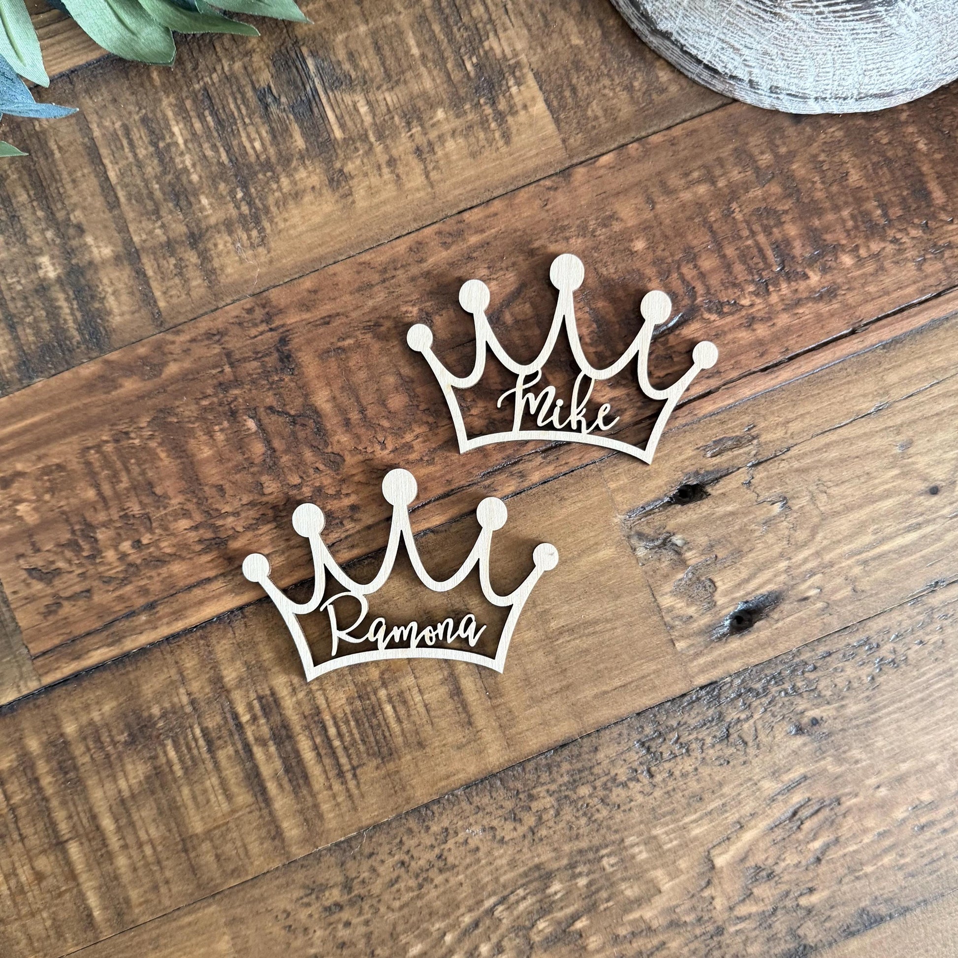 Custom Wood Crown Place Cards - Royal Wedding Fairytale & Quinceañera Personalized Name Cards